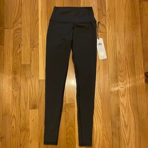 UNWORN ALO YOGA ANTHRACITE GRAY LEGGINGS XS $100 - winter warmth plush